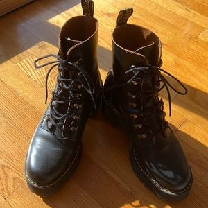 Doc Martens sz 9 Leona